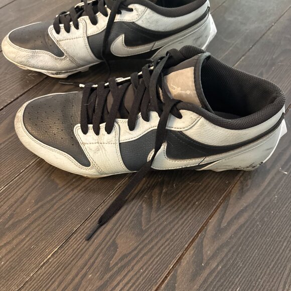 Nike Jordan Low Football Cleats — Size 11 -Rare Edition | Near New | Worn 1 Week - Picture 3 of 3